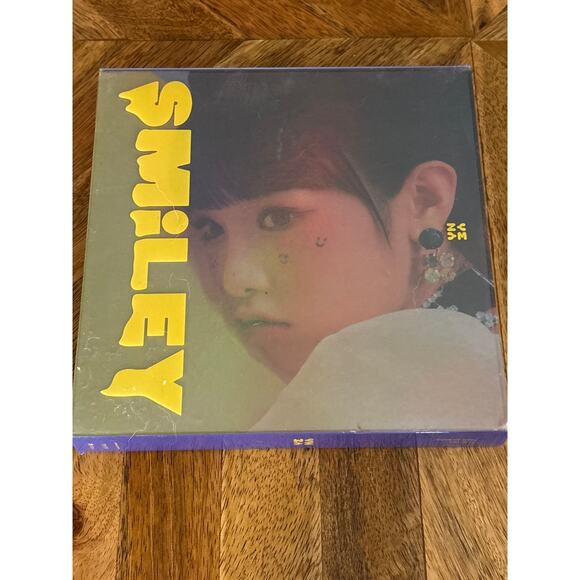 Smiley CD/book/poster/stickers special edition CD 2022 - Picture 1 of 5